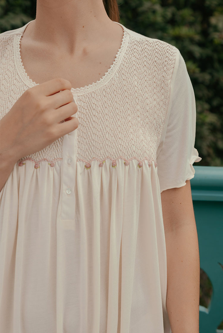 Rosa – Camisón manga corta con bordado de flores