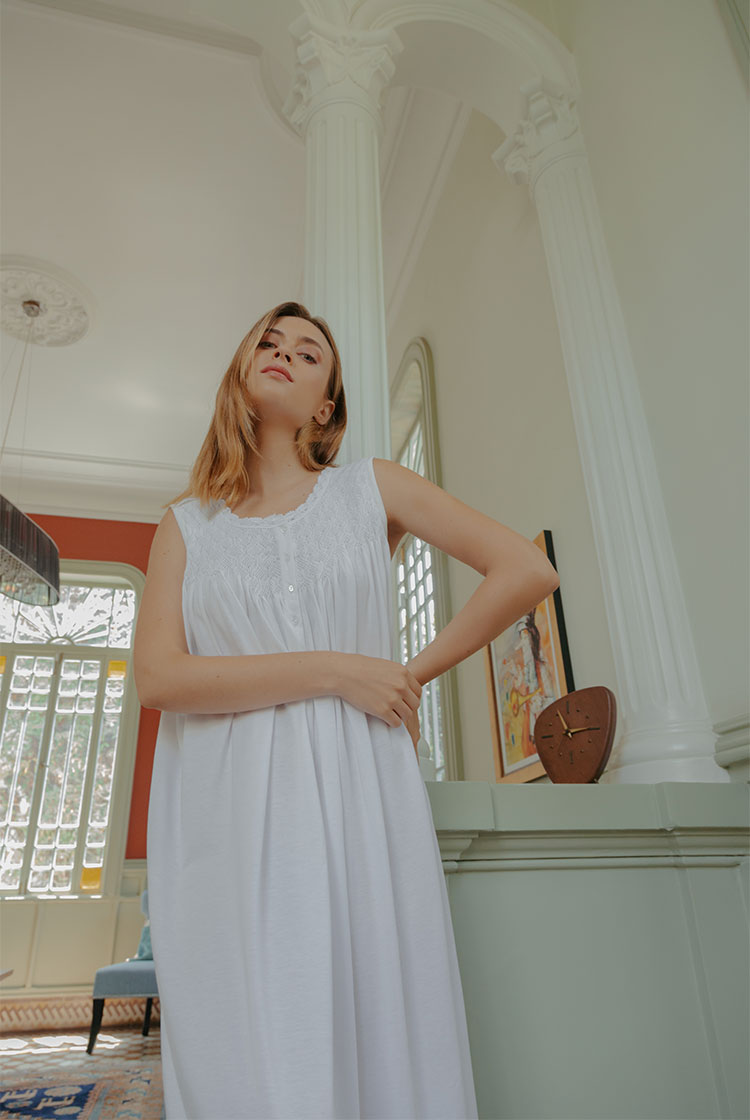 Albor – Camisón sin mangas con bordado frontal