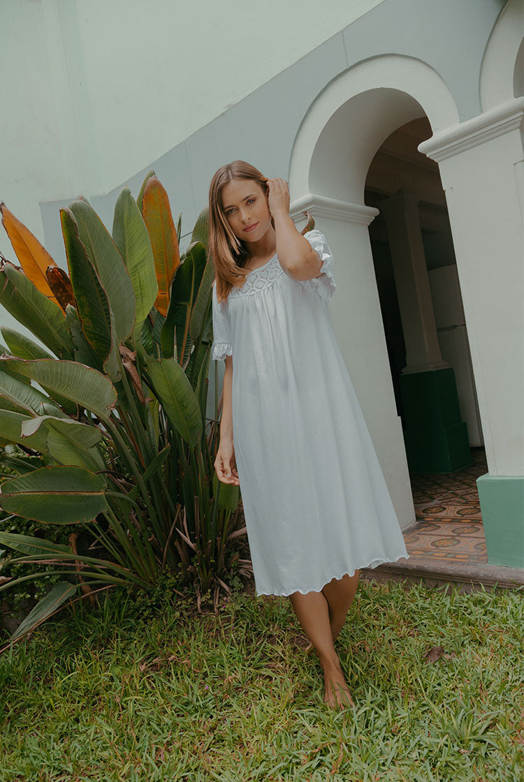 Luna – Camisón midi de manga corta con detalle en crochet