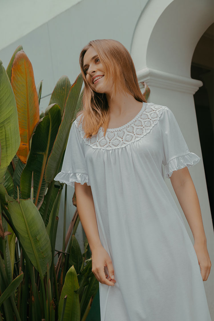 Luna – Camisón midi de manga corta con detalle en crochet