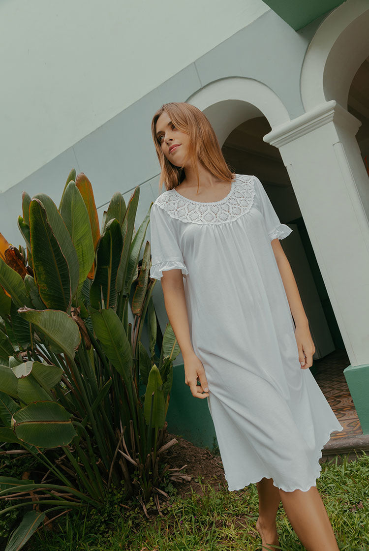 Luna – Camisón midi de manga corta con detalle en crochet