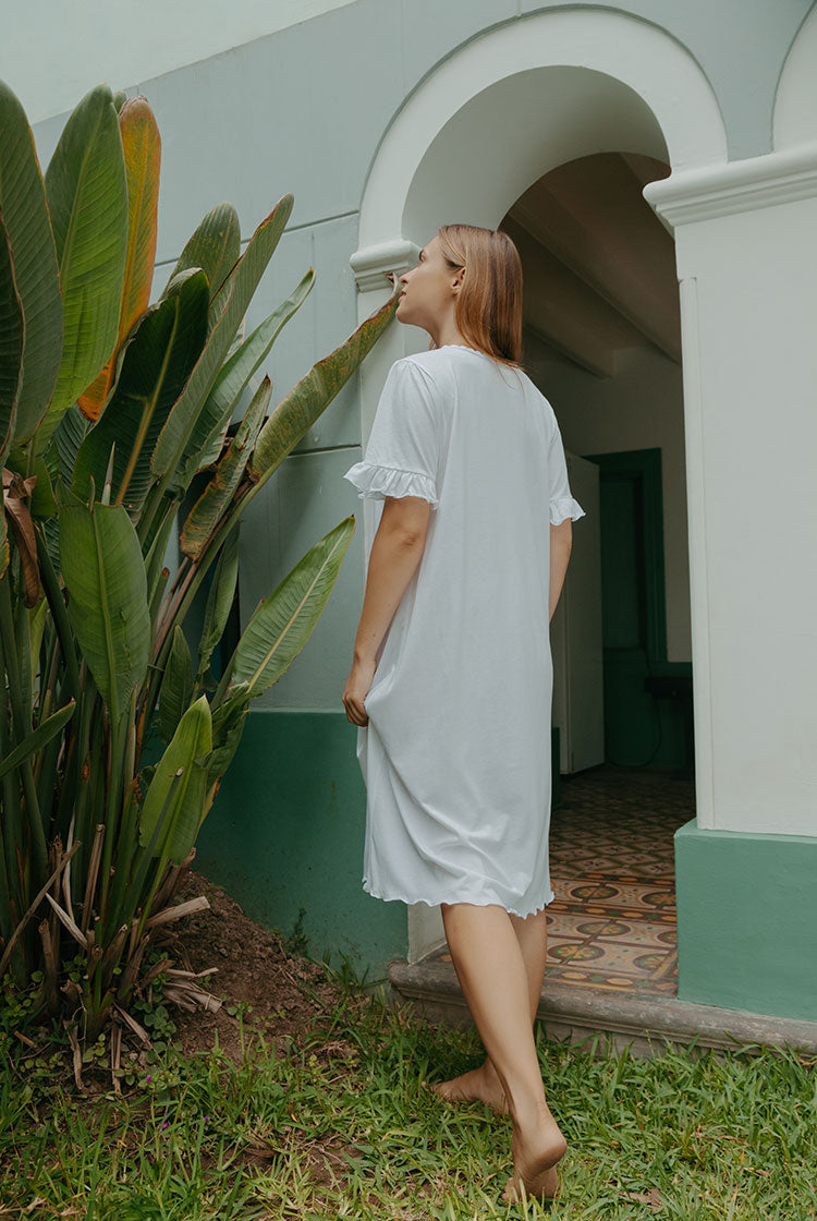 Luna – Camisón midi de manga corta con detalle en crochet