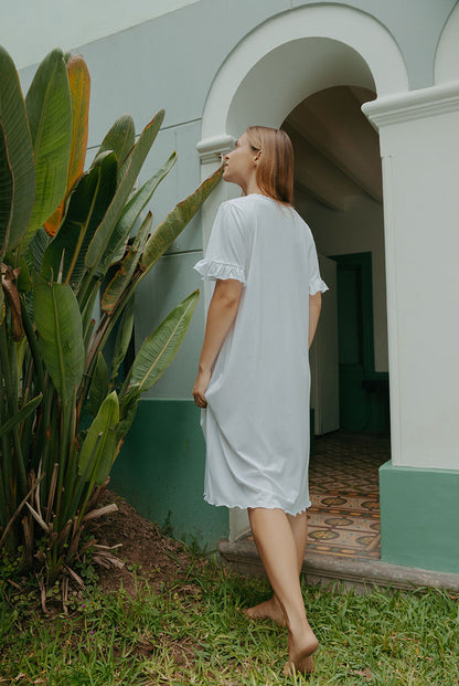 Luna – Camisón midi de manga corta con detalle en crochet