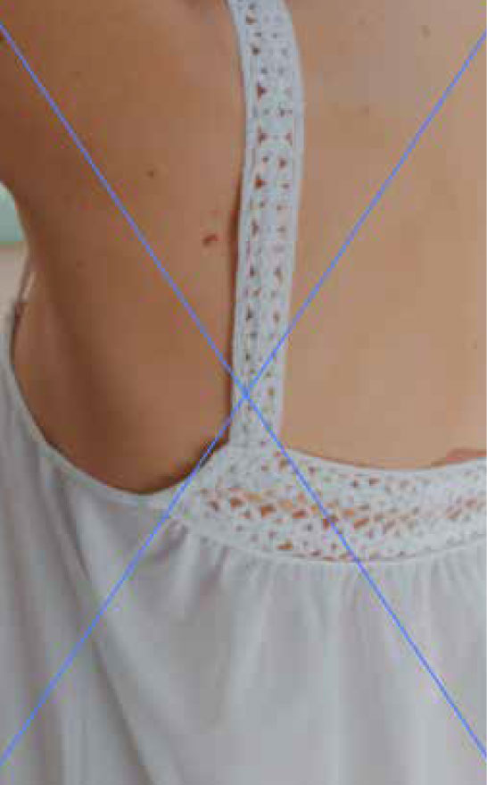 Mujer con vestido blanco